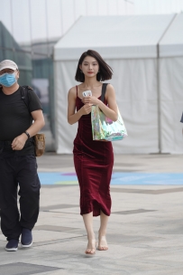 【精选街拍】Vol.2365 清秀红长裙 [57P-731MB]