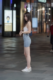 【精选街拍】Vol.2673 靓丽女孩超显身材 [55P+1V-1.05GB]