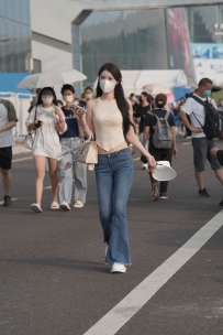 【精选街拍】Vol.2117 清爽喇叭牛仔裤 [79P-0.99GB]