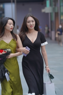 【精选街拍】Vol.2429 微胖是最爱 [63P+1V-854MB]