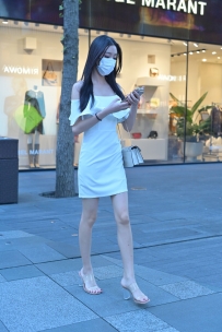 【精选街拍】Vol.2949 一字肩时尚白裙 [75P-1.12GB]