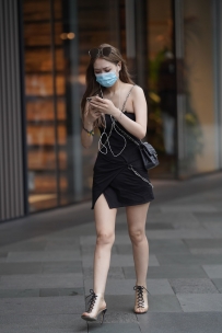 【精选街拍】Vol.2522 黑色低胸短裙 [52P-595MB]