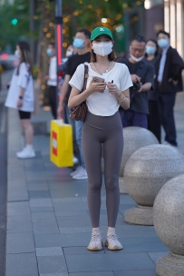 【精选街拍】Vol.2121 运动活力甜美MM [129P+1V-1.68GB]